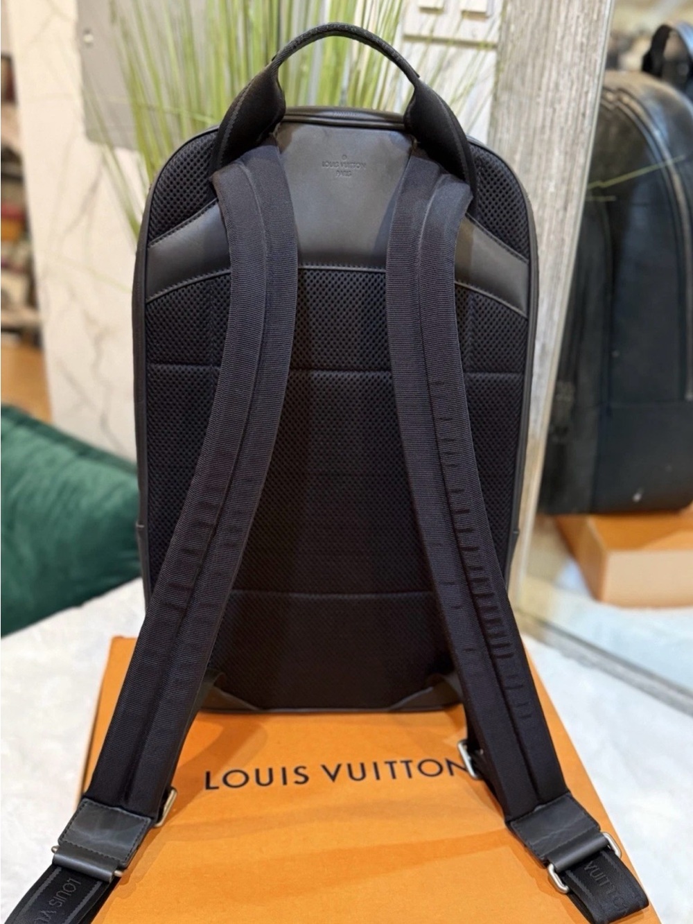 Louis Vuitton Men's Black Damier Graphite Backpack - Picture 4 of 15